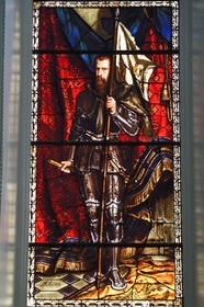 France, Moselle (57), Metz, l'hotel de ville, salon de Guise, vitrail réalisé par de Laurent Charles Maréchal représentant le Duc François de Guise qui a vaincu Charles Quint en 1552