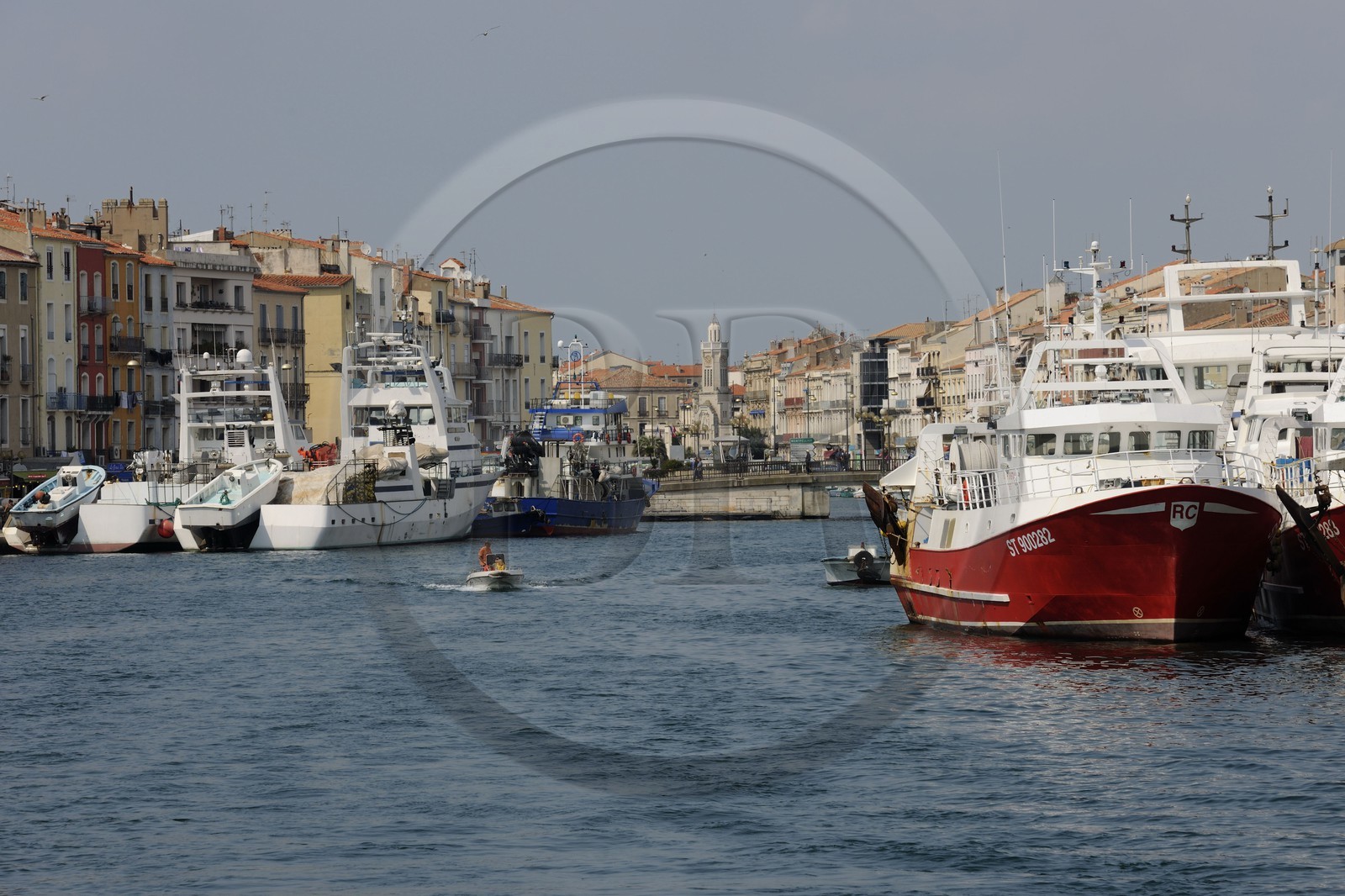 France, Hérault (34), Sète, canal Royal, thoniers et chalutiers à quai