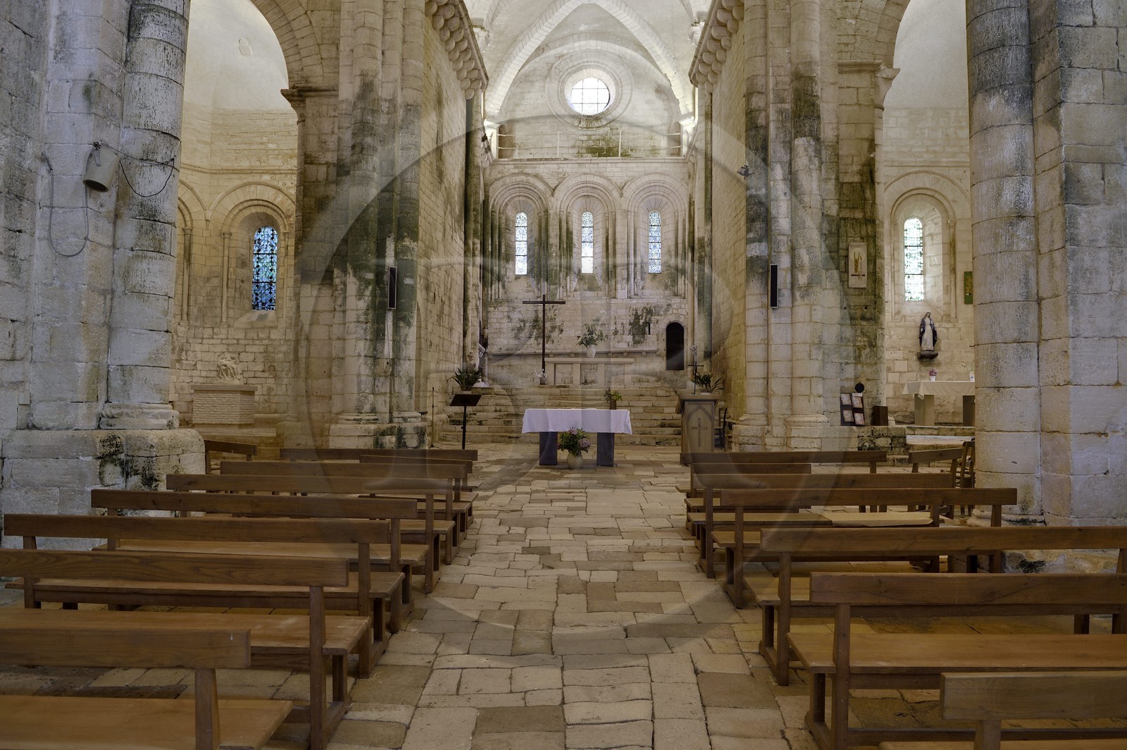 France, Dordogne (24), Périgord Noir, Saint-Amand-de-Coly, labellisé Les Plus Beaux Villages de France, l'abbaye de Saint-Amand-de-Coly, nef de l'église abbatiale