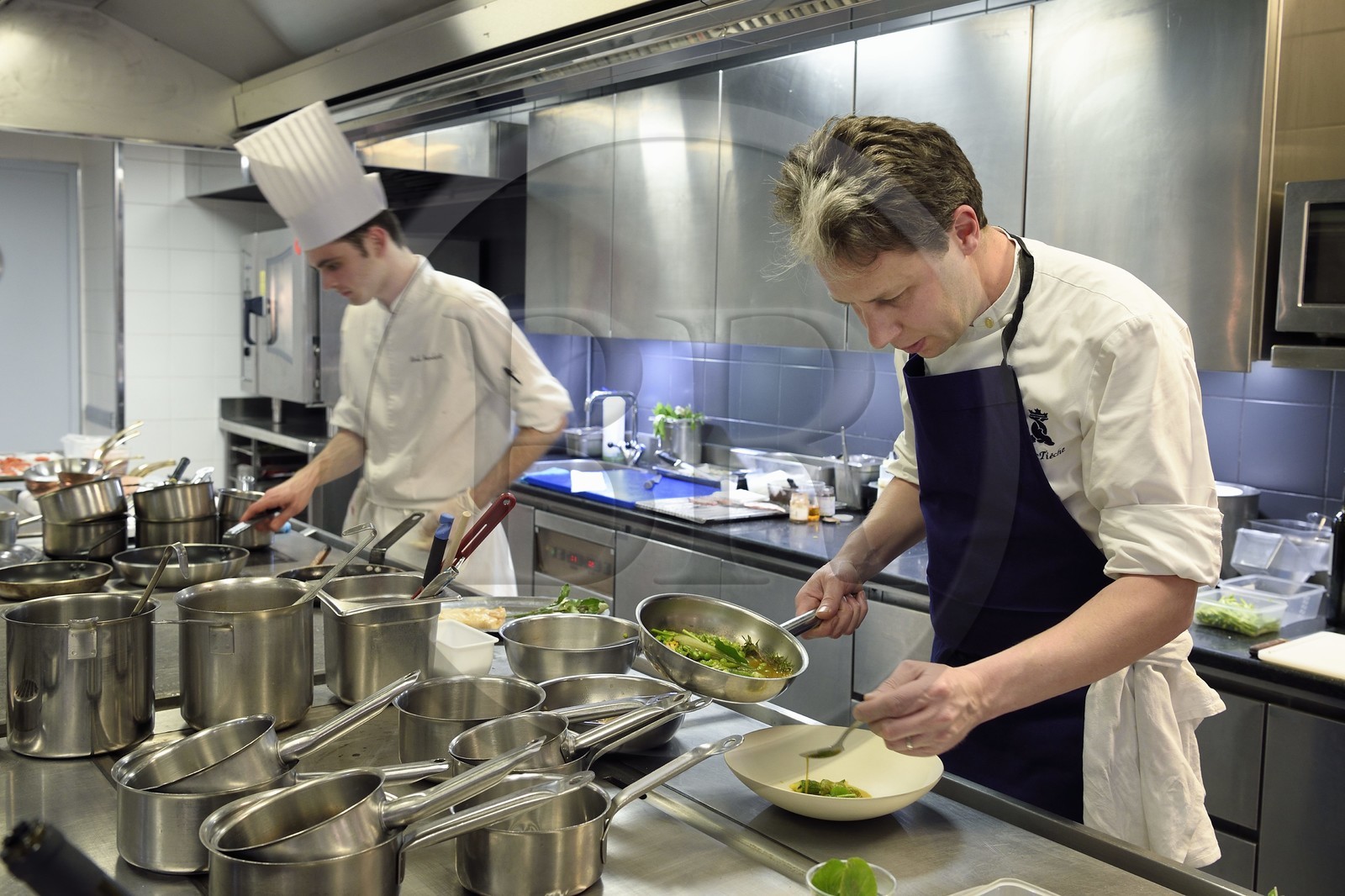 France, Alpes Maritimes (06), Saint-Jean-Cap-Ferrat, Grand-Hotel du Cap-Ferrat, palace 5 étoiles du groupe Four Seasons Hotel, le chef du restaurant étoilé Michelin Yoric Tièche dans les cuisines