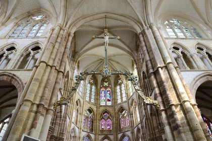 France, Marne (51), village de Saint-Amand-sur-Fion, église Saint-Amand, le chœur du XIIIème siècle avec la poutre de gloire et le crucifix du XVIIIème siècle