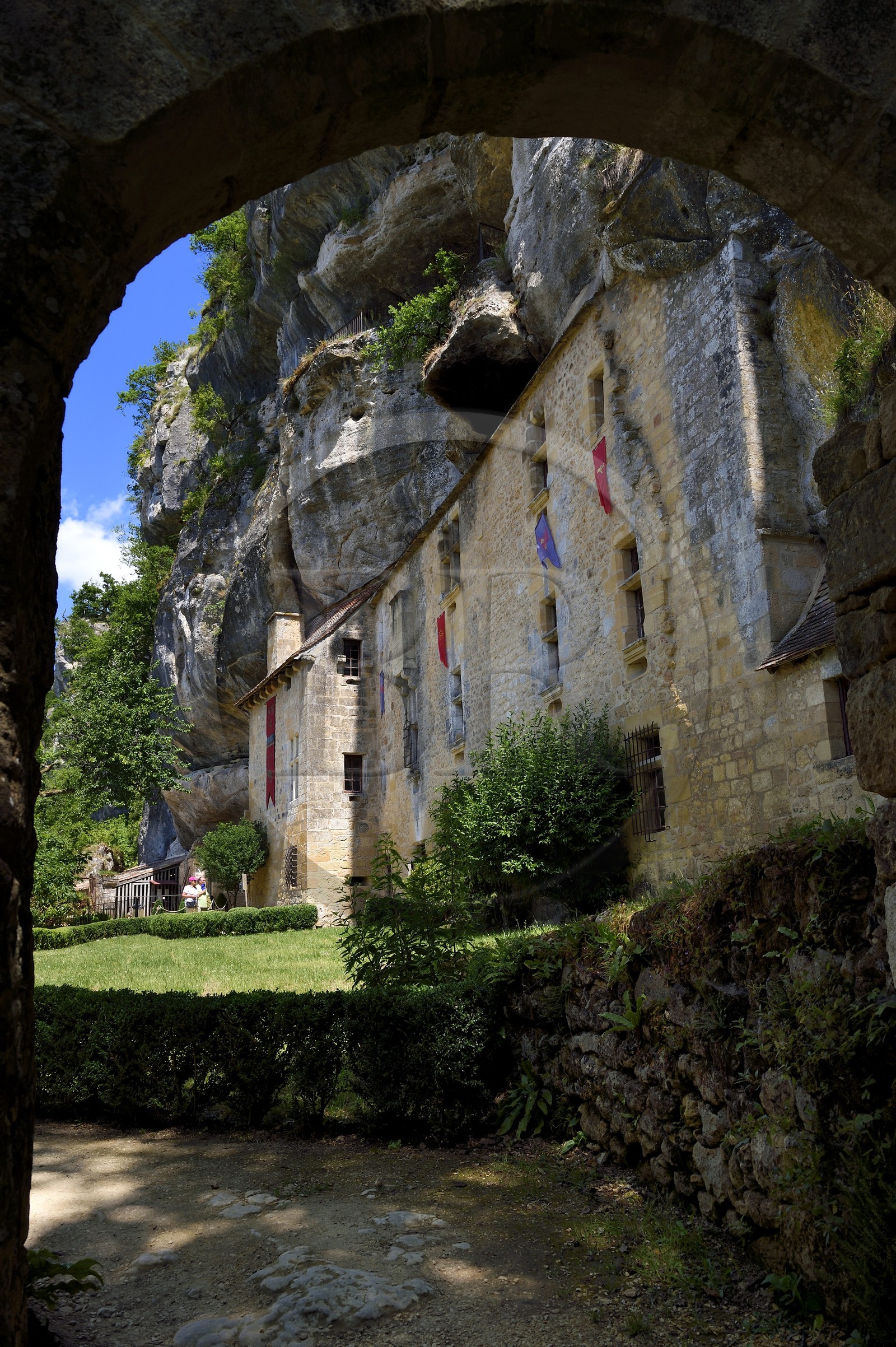 France, Dordogne (24), Périgord Noir, vallée de la Vézère, Tursac, maison fortifiée troglodytique de Reignac du XVIe siècle