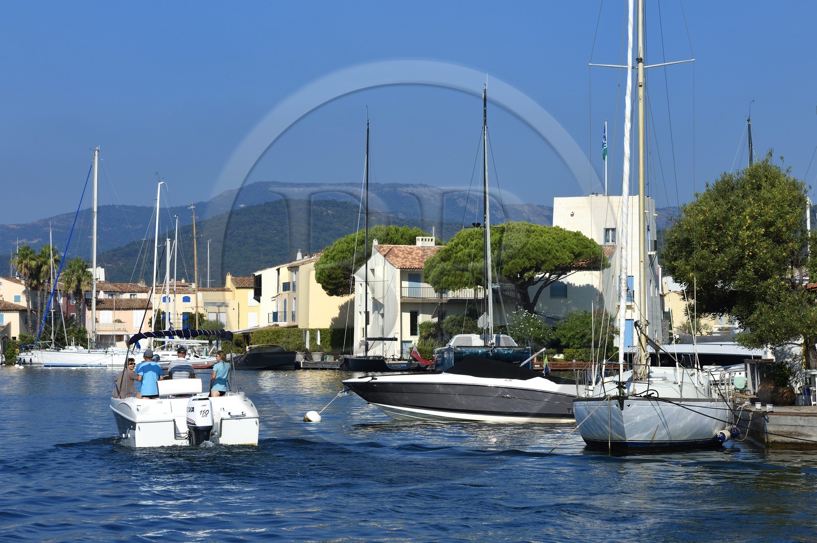 France, Var (83),  golfe de Saint-Tropez, la cité lacustre de Port-Grimaud, maisons avec leur ponton privé