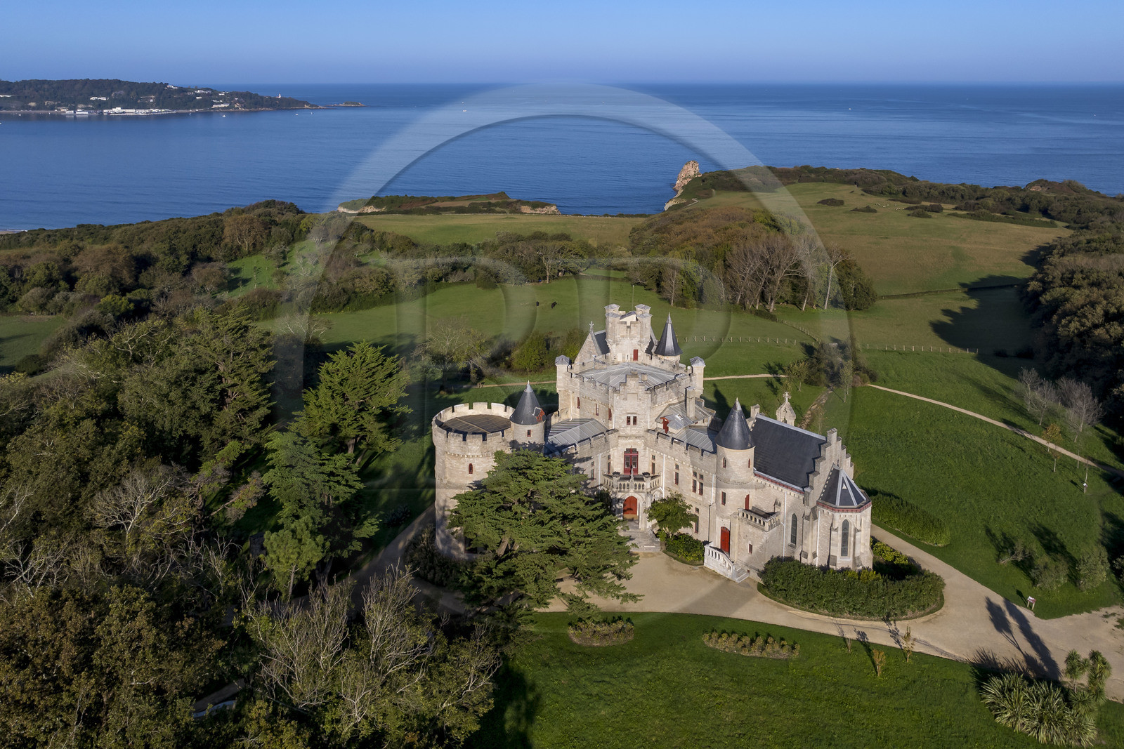 France, Pyrénées-Atlantiques (64), la côte du Pays-Basque, Hendaye, chateau d'Abbadia construit en 1870 par Eugène Viollet-le-Duc pour Antoine d'Abbadie d'Arrast (vue aérienne)