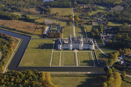 France, Loir et Cher (41), Vallée de la Loire classée Patrimoine Mondial de l' UNESCO, château de Chambord (vue aérienne)