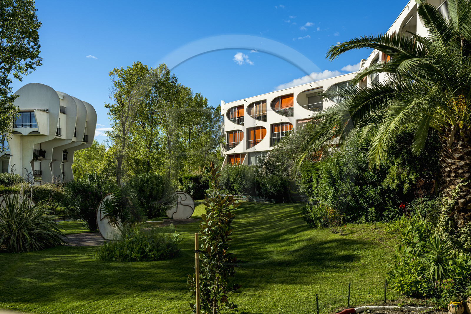 France, Hérault (34), La Grande-Motte, labellisé patrimoine du XXème siècle, Résidence Eden (arrière du batiment) de l'architecte Jean Balladur
