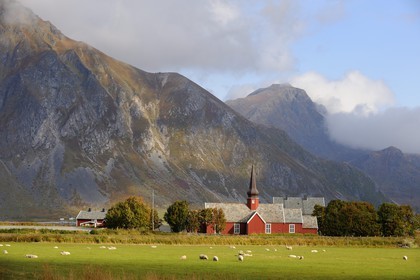 Norvège, Nordland, Iles Lofoten, ile de Flakstadoy, église en bois de Flakstad