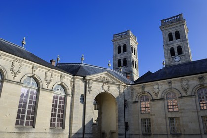 France, Meuse (55), Verdun, Ville Haute, le centre mondial de la Paix, des Libertés et des Droits de l'Homme situé dans l'ancien palais épiscopal et la cathédrale Notre-Dame du Xe siècle