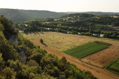 France, Dordogne (24), Périgord Noir, vallée de la Dordogne, Vézac, la vallée vue depuis les jardins du château de Marqueyssac