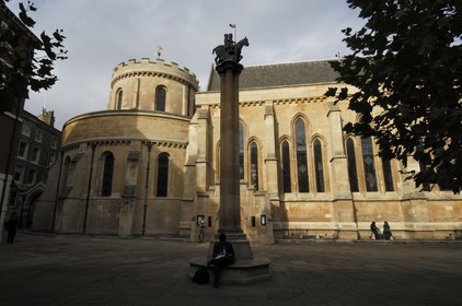 Royaume-Uni, Angleterre, Londres, statue équestre de deux Templiers sur un cheval devant Temple Church