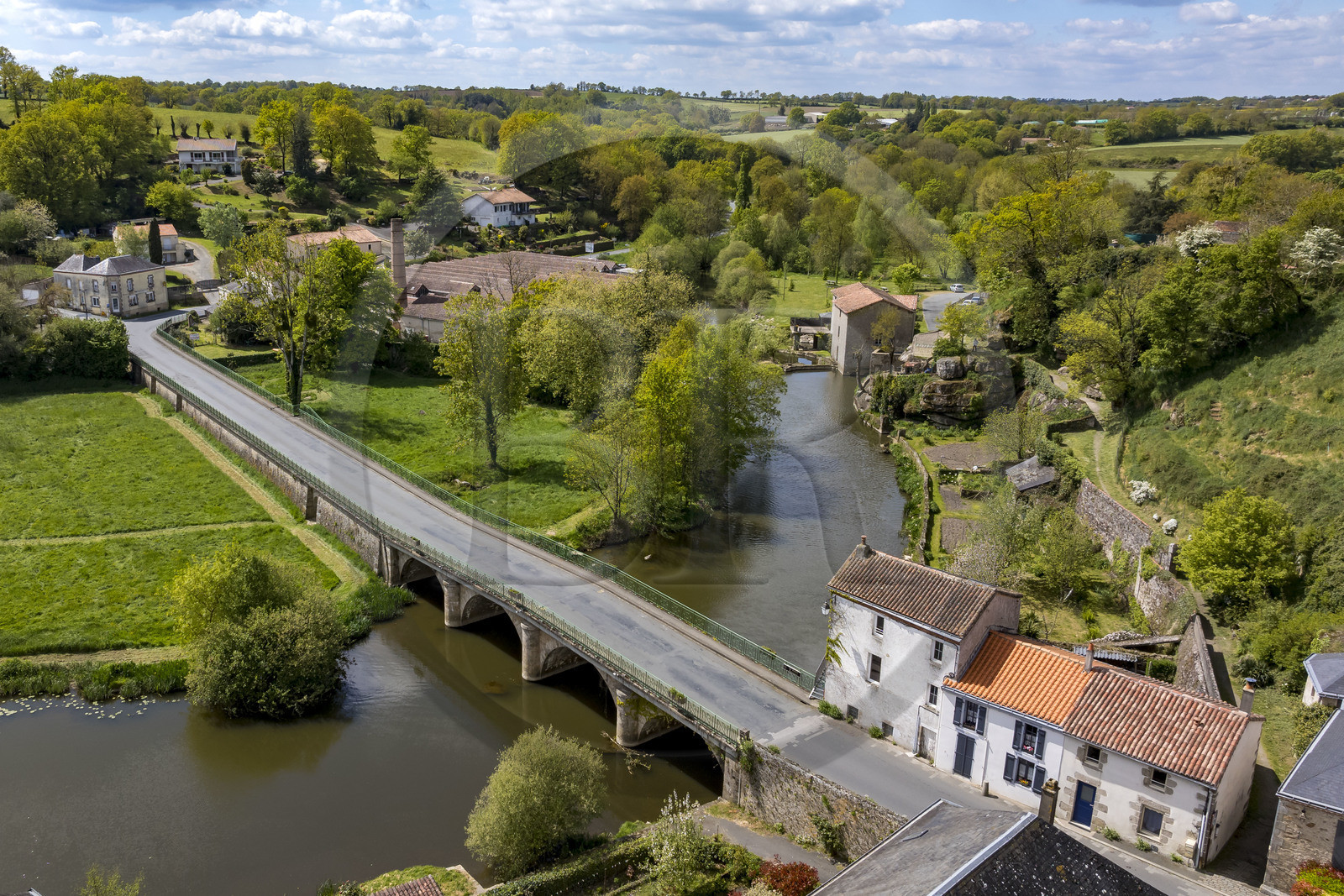 France, Vendée (85), Mallièvre en bordure de la Sèvre Nantaise (vue aérienne)