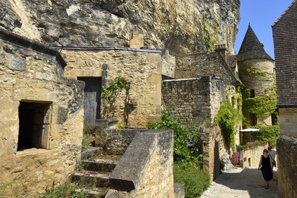 France, Dordogne (24), Périgord Noir, vallée de la Dordogne, La Roque-Gageac, labellisé Les Plus Beaux Villages de France, le manoir de Tarde en arrière plan