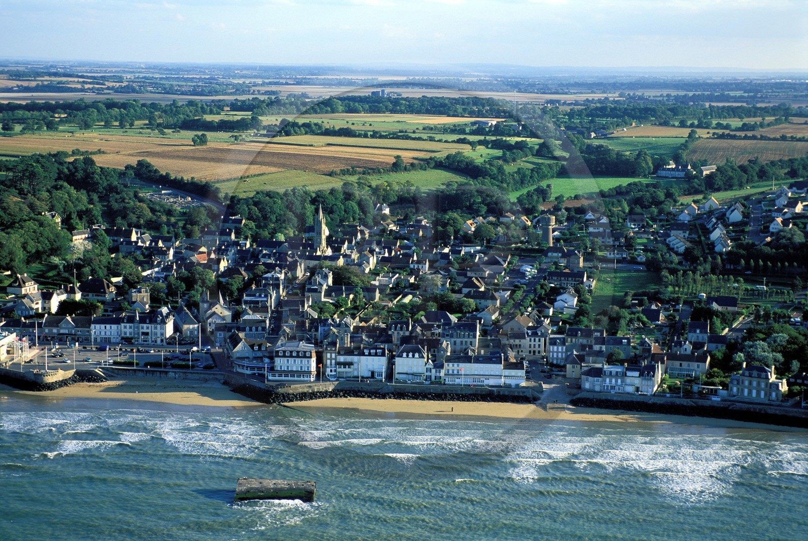 France, Calvados (14), Arromanches-les-Bains, port du débarquement (vue aérienne)
