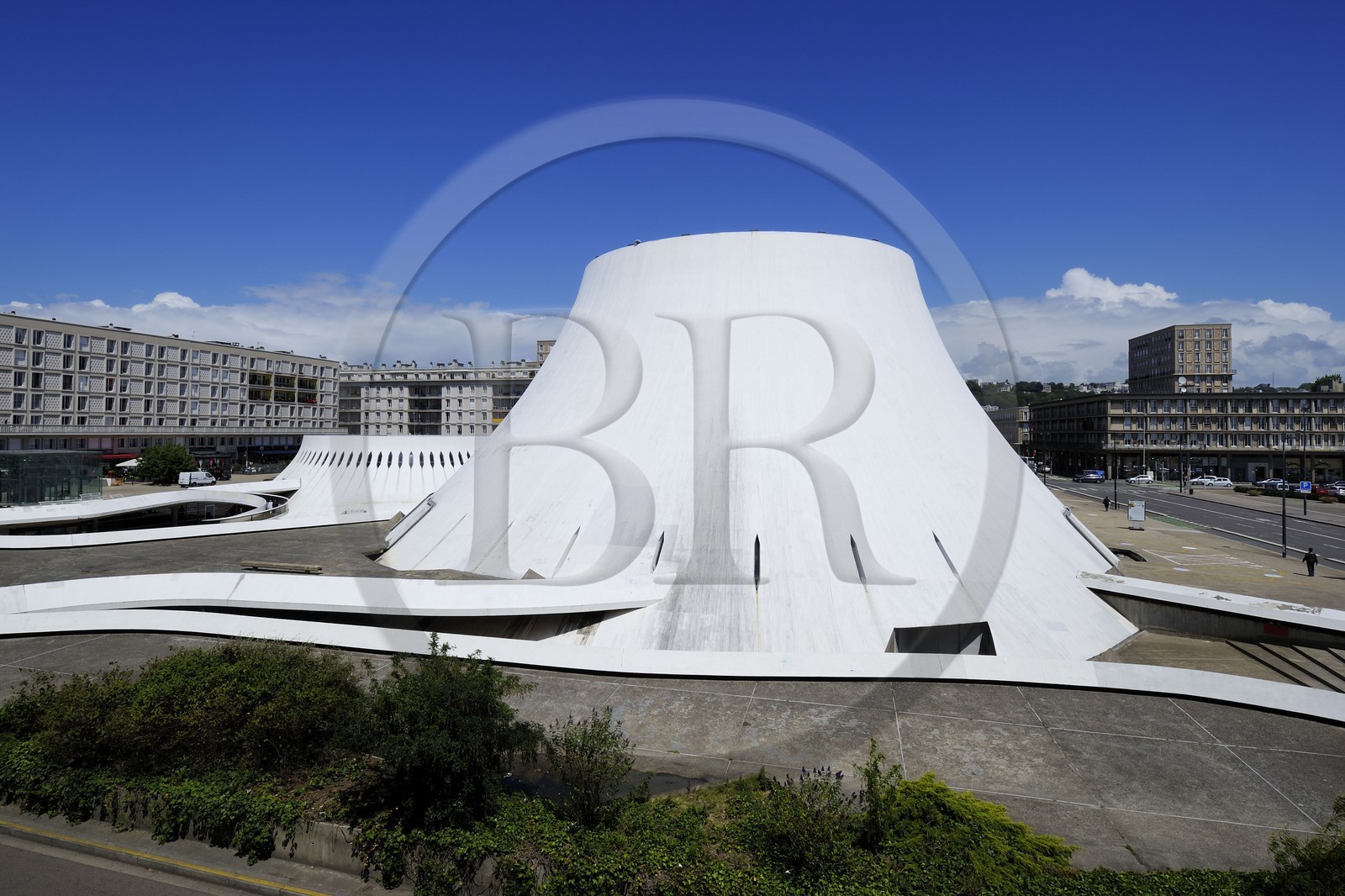 France, Seine-Maritime (76), Le Havre, Centre-ville reconstruit du Havre par Auguste Perret classé Patrimoine Mondial de l'UNESCO, le Volcan réalisé par Oscar Niemeyer et première maison de la culture crée en France