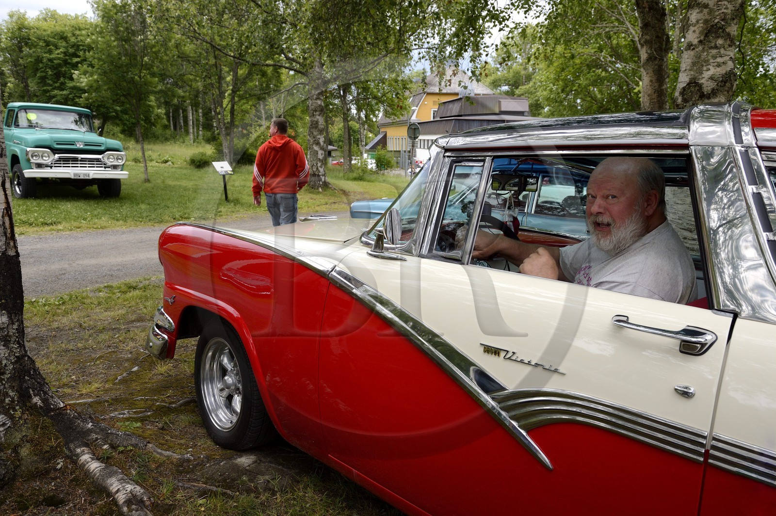 Suède, Comté de Vasterbotten, Umea, réunion de voitures anciennes dans le parc Gammlia, 1955 Ford Crown Victoria