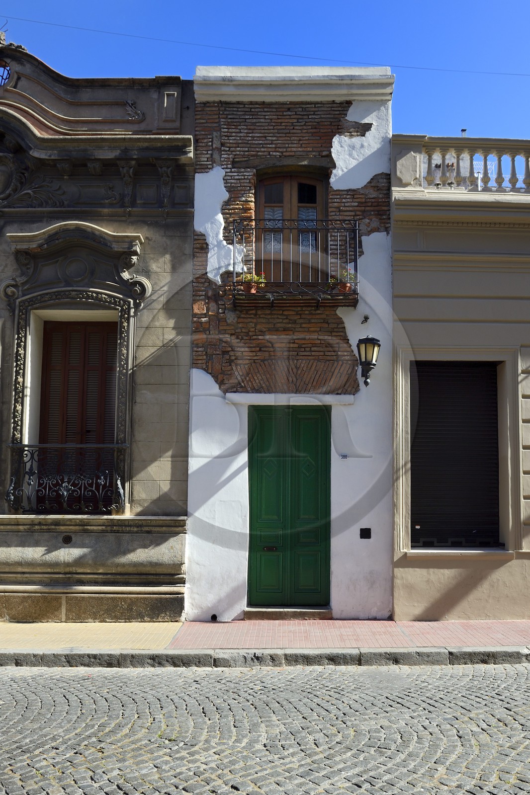 Argentina, Buenos Aires, San Telmo district, pasaje de San Lorenzo, the Casa Minima only 2.30 m wide