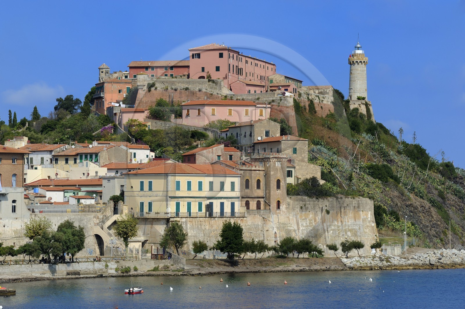 Italie, Toscane, Ile d’Elbe, le Fort Stella et le phare de Portoferraio