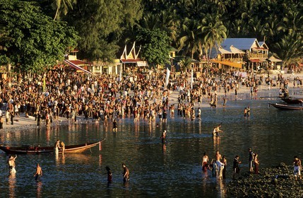 Thaïlande, Archipel îles Samui, Full Moon Party sur l' île de Koh Pha-Ngan, lever du soleil sur la plage de Had Rin