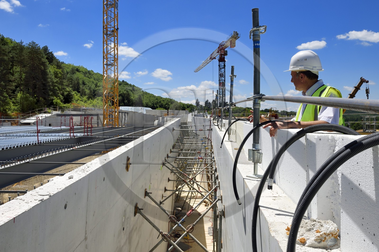 France, Dordogne (24), Montignac, chantier du futur Centre International de l'Art pariétal de Montignac-Lascaux (Lascaux 4), le technicien du conseil départemental David Lambert