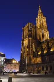 France, Bas-Rhin (67), Strasbourg, vieille ville classée au Patrimoine Mondial de l'UNESCO, place du Château, la Cathédrale Notre Dame