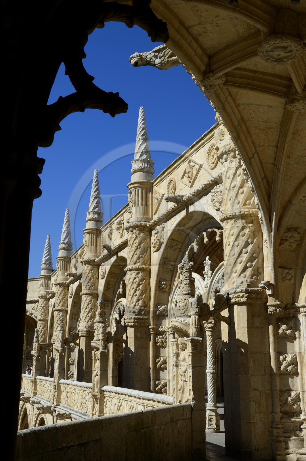 Portugal, Lisbonne, Bélem, Monastere des Hiéronymites (Mosteiro dos Jerónimos), classé Patrimoine Mondial de l'UNESCO, le cloitre, détail des arcades