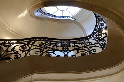 France, Alpes-Maritimes (06), Cannes, la villa La Californie où vécu Pablo Picasso, aujourd'hui renommé le Pavillon de Flore par Marina Picasso, le grand escalier