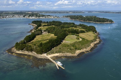 France, Morbihan, Gulf of Morbihan (Golfe du Morbihan), Gavrinis island, Gavrinis cairn megalithic monument (aerial view)