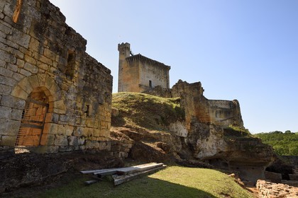 France, Dordogne, Perigord Noir, Les Eyzies de Tayac Sireuil, La Beune river Valley, Commarque Castle ruins