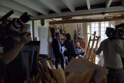 France, Yvelines, Montchauvet, shooting for the television of the Preferred Village of the French (Village Préféré des Français) with Stéphane Bern, in the studio of the painter Raoul Mouillard
