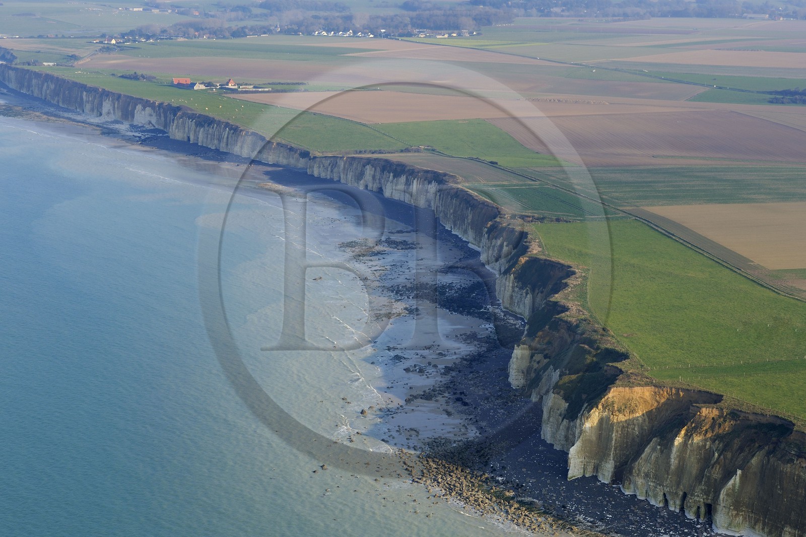 France, Seine-Maritime (76), Pays de Caux, Sotteville-sur-Mer, falaises calcaires de la Côte d'Albâtre (vue aérienne)