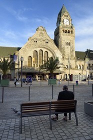 France, Moselle (57), Metz, quartier impérial, la gare de Metz, édifiée de 1905 à 1908 par l'architecte berlinois Jurgen Kruger est inscrite monument historique