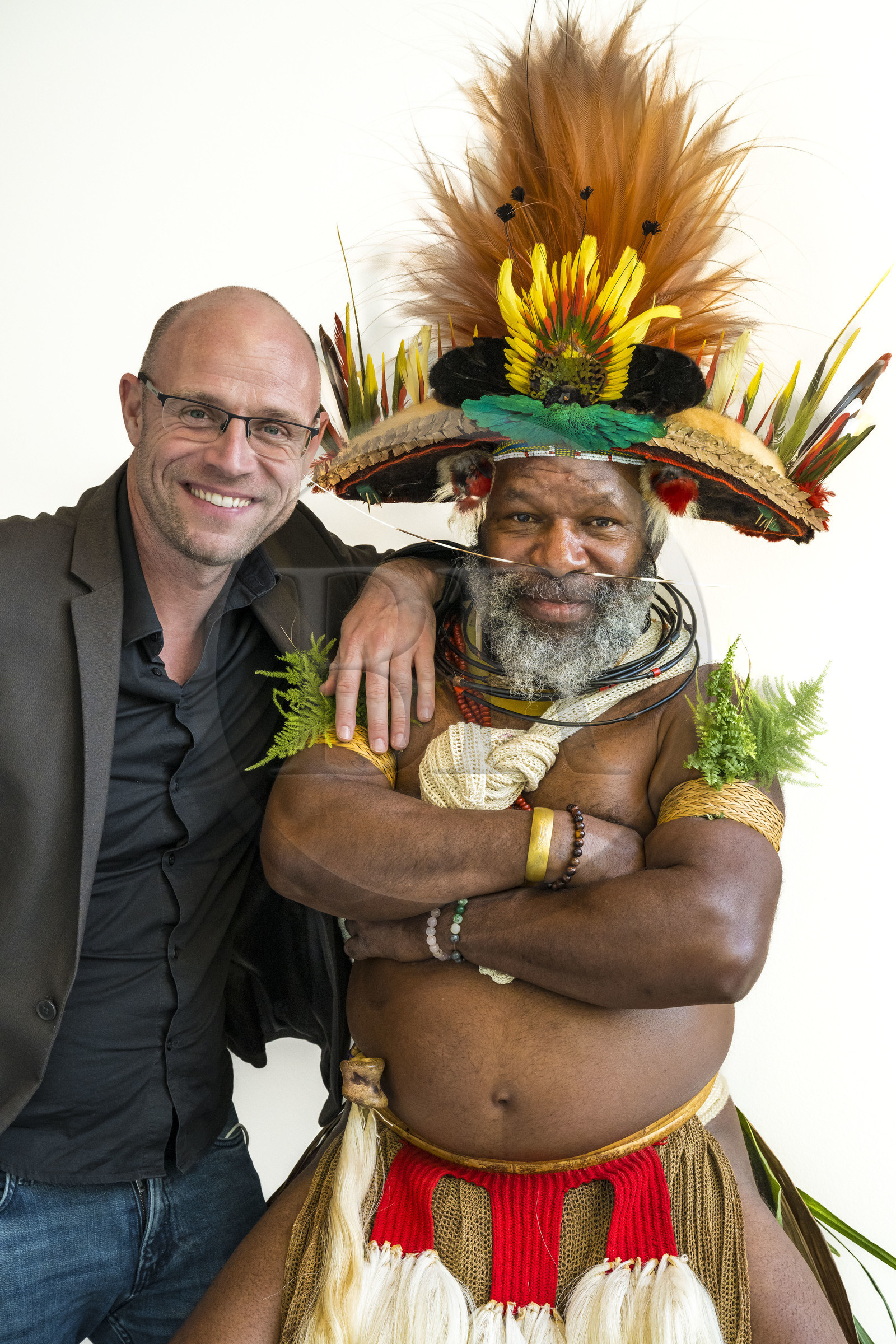 France, Paris (75), siège de l'UNESCO, le chef Papou Mundiya Kepanga et son ami le photographe cinéaste Marc Dozier