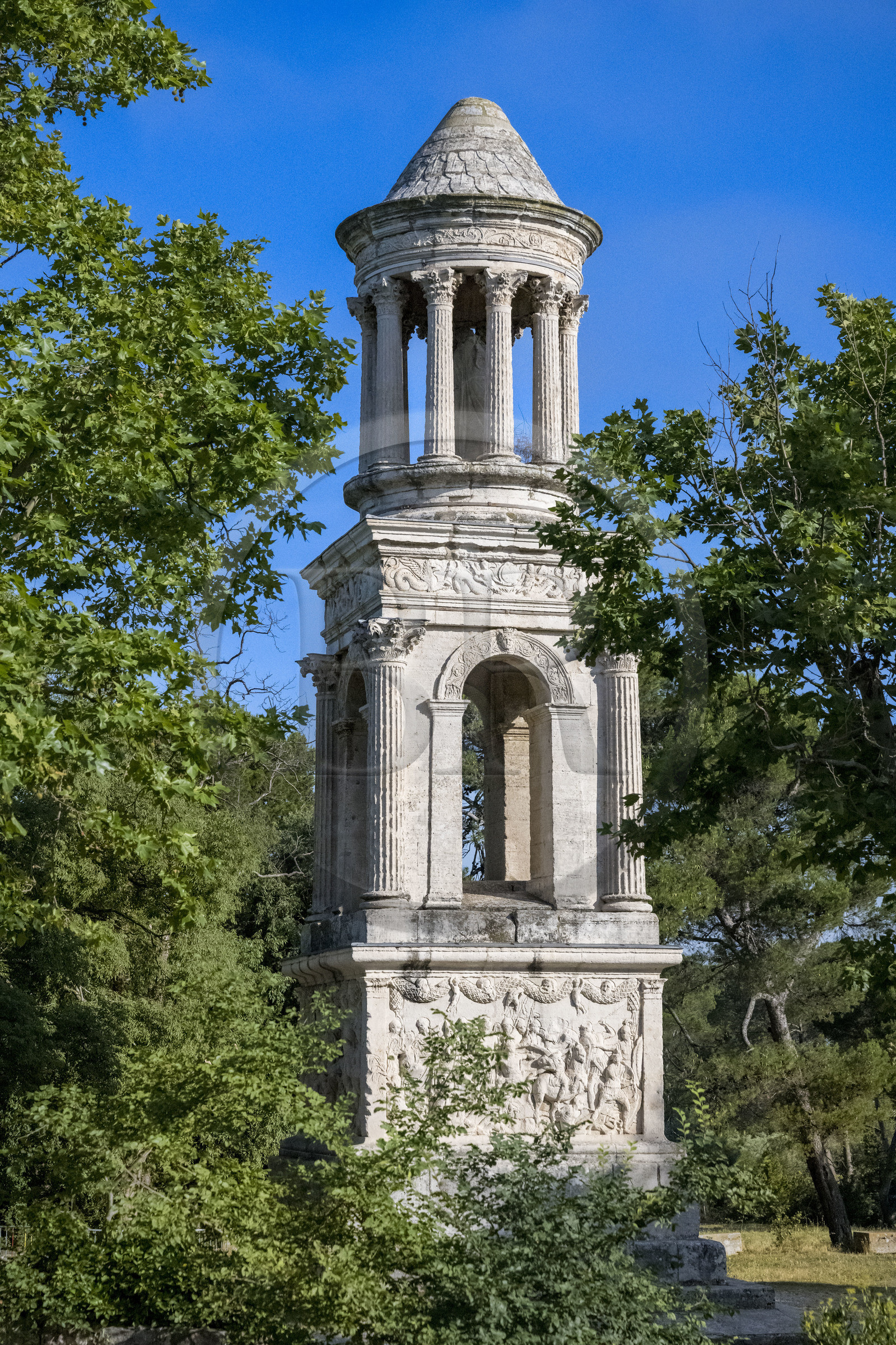 France, Bouches-du-Rhône (13), Parc Naturel Régional des Alpilles, Saint-Rémy-de-Provence, les Antiques de Glanum, cénotaphe gallo-romain érigé entre -30 et -20 av J.-C. élevé à la mémoire d'un homme de la famille des Julii