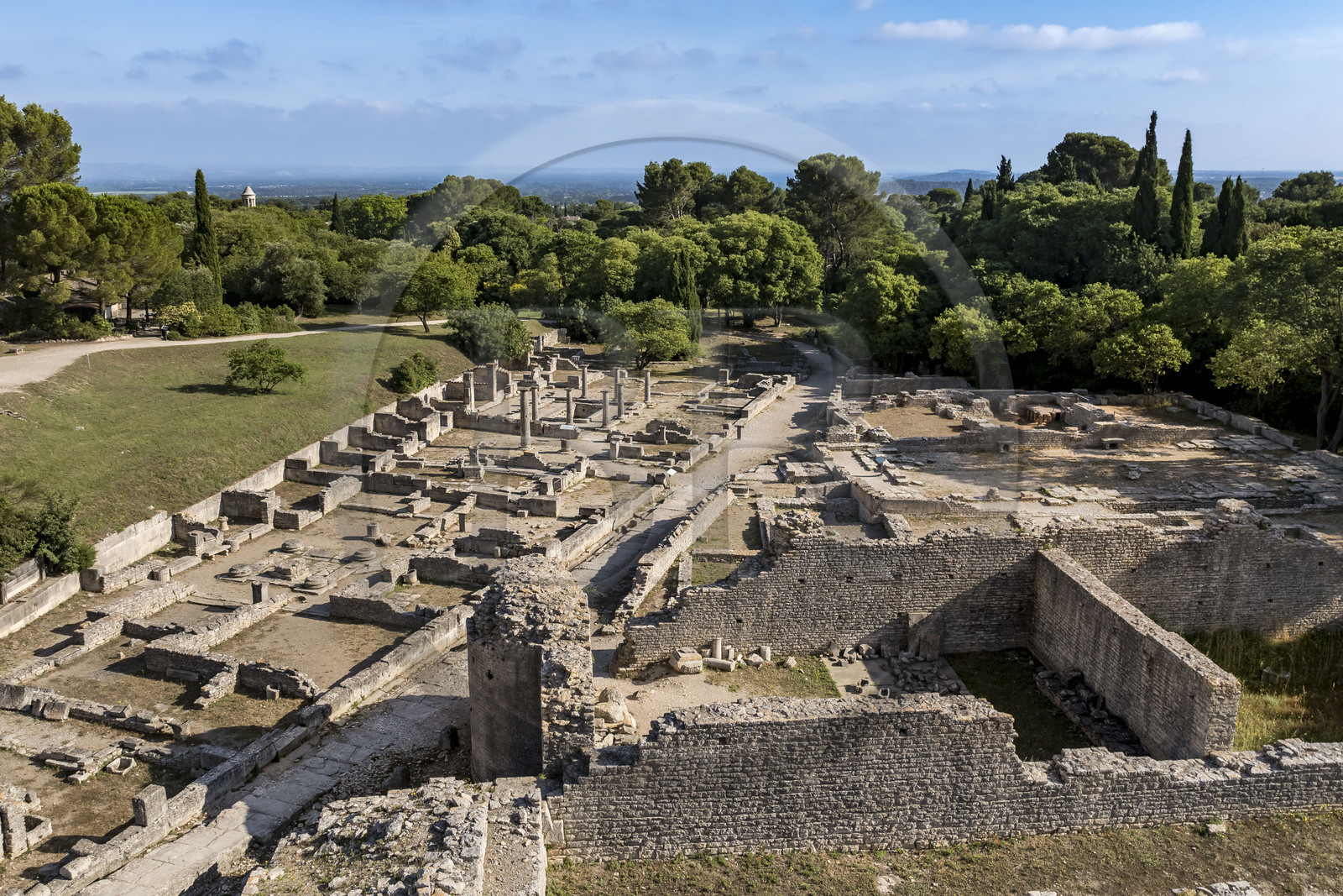 France, Bouches-du-Rhône (13), Parc Naturel Régional des Alpilles, Saint-Rémy-de-Provence, site archéologique de Glanum (vue aérienne)