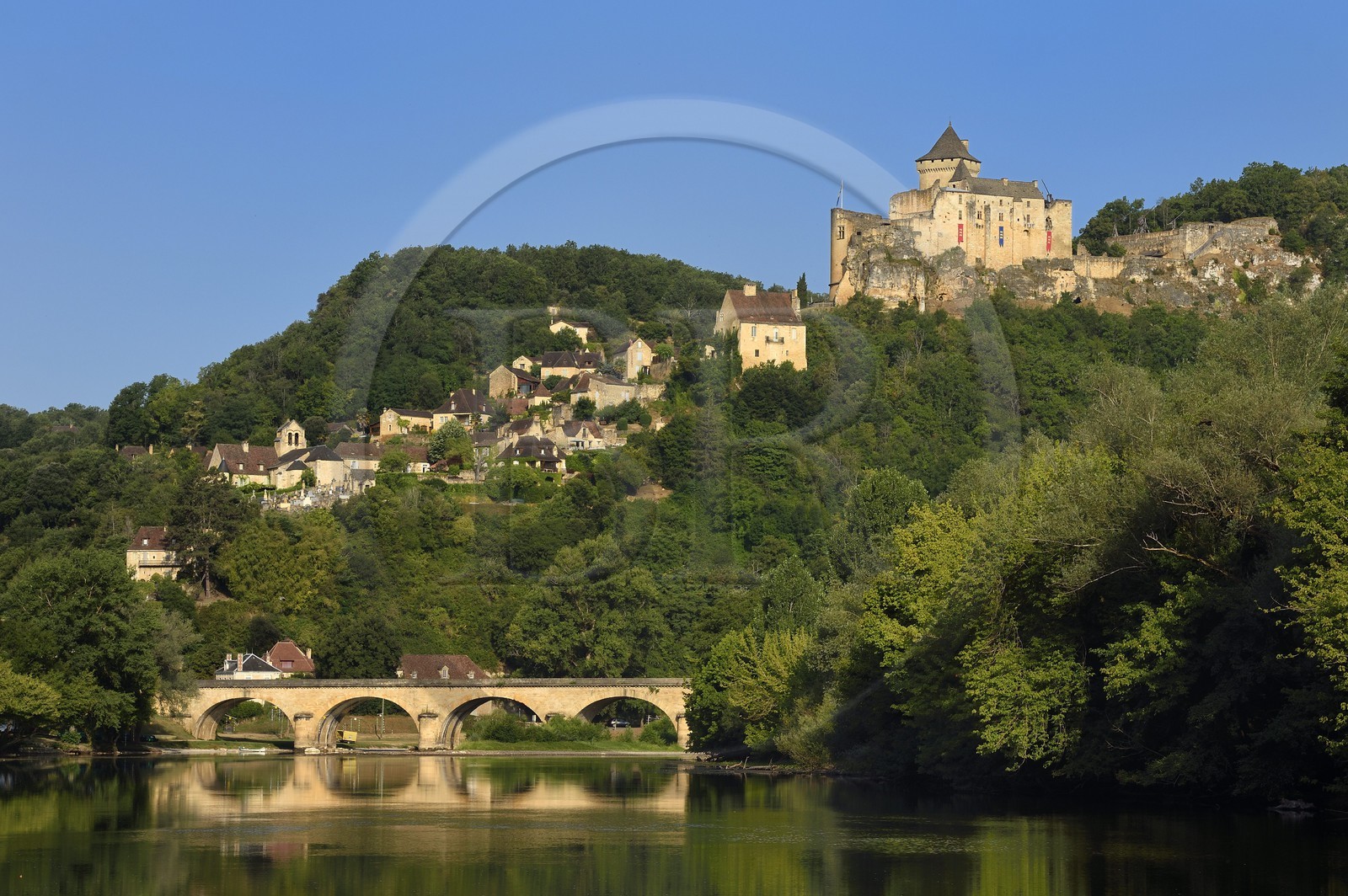 France, Dordogne, Perigord Noir, Dordogne Valley, the Dordogne river at Castelnaud la Chapelle