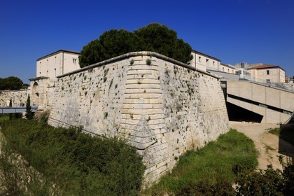 France, Gard (30), Nimes, Citadelle de Vauban édifiée en 1688, puis prison en 1790 et enfin université, faculté de Lettres en 1995