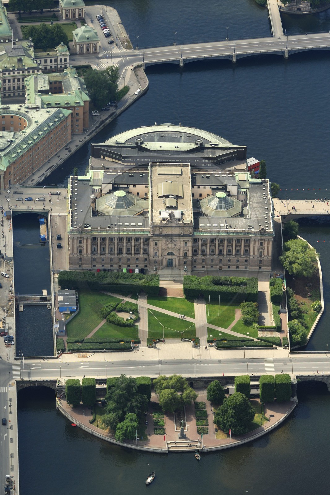 Suède, Stockholm, ile de Gamla Stan (vieille ville), île du Saint-Esprit (Helgeandsholmen), le parlement (Riksdagshuet) (vue aérienne)
