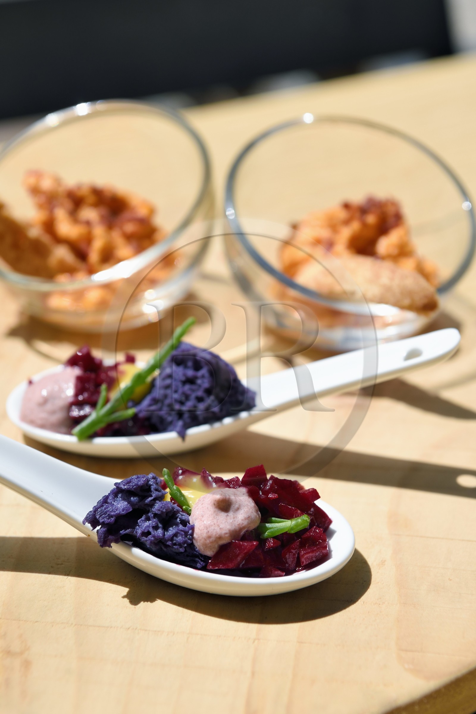 France, Hautes-Pyrénées (65), Saint-Lary-Soulan, vallée du Rioumajou, l'hospice du Rioumajou devenu refuge et restaurant, picote et cremeux de betterave, salicorne et pancake myrtille