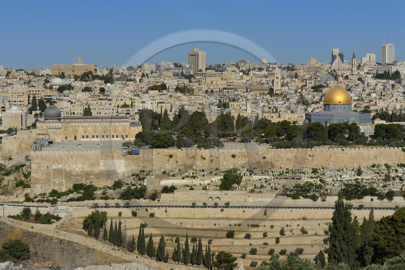 Israel, Jerusalem, holy city, the old town listed as World Heritage by UNESCO, the Dome of the Rock and the El Aqsa mosque on Haram el-Sharif seen from the Mount of Olives