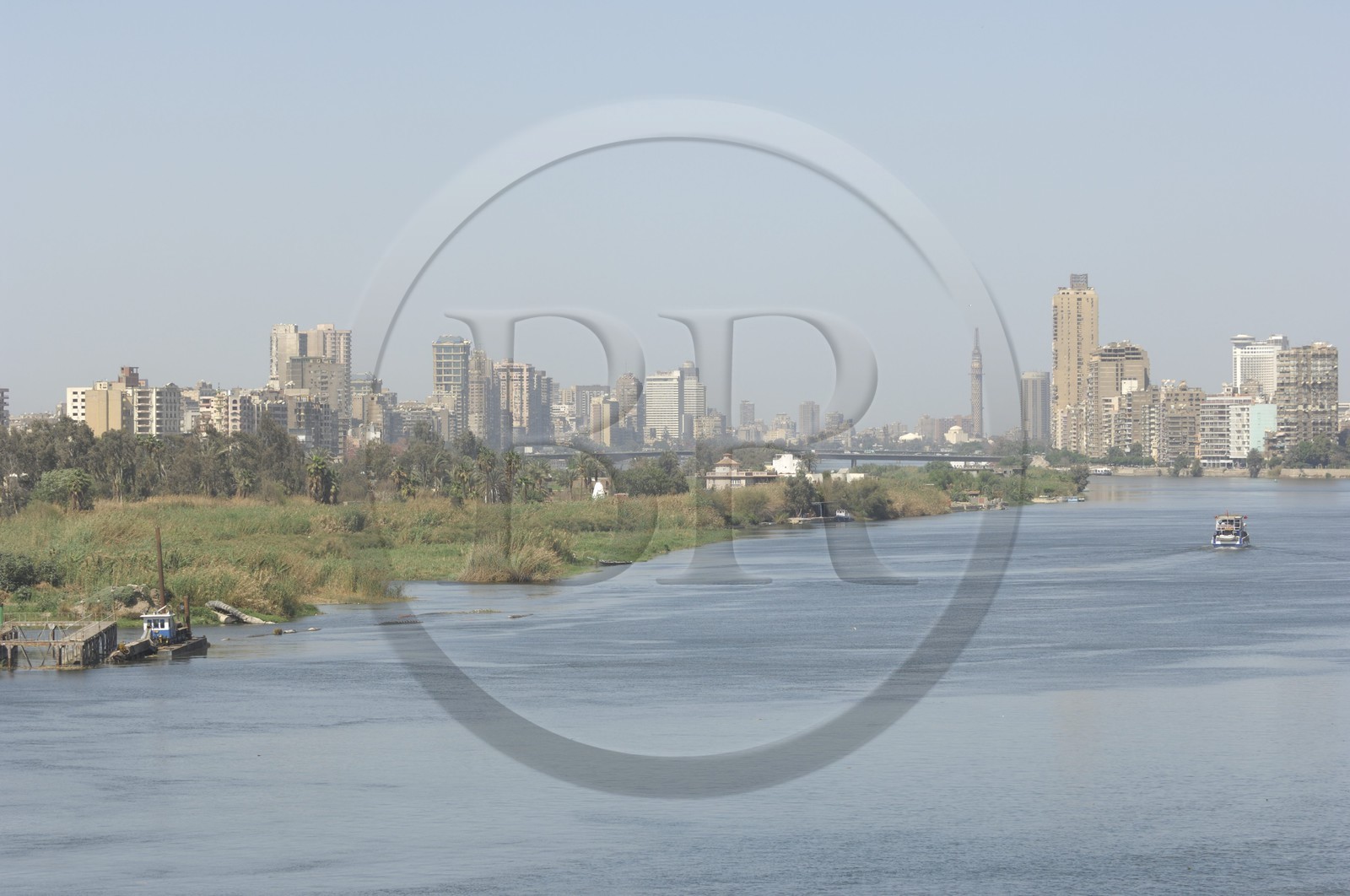 Egypte, Le Caire, le Nil et la Tour du Caire de l'architecte Naoum Chebib