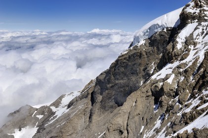Suisse, Canton de Berne, Oberland bernois, massif de la Jungfrau (3 454 m) dit le toit de l' Europe, classé Patrimoine Mondial de l'UNESCO, glacier sur la voie du Nollen sur la montagne de Mönch depuis l'observatoire du Sphinx