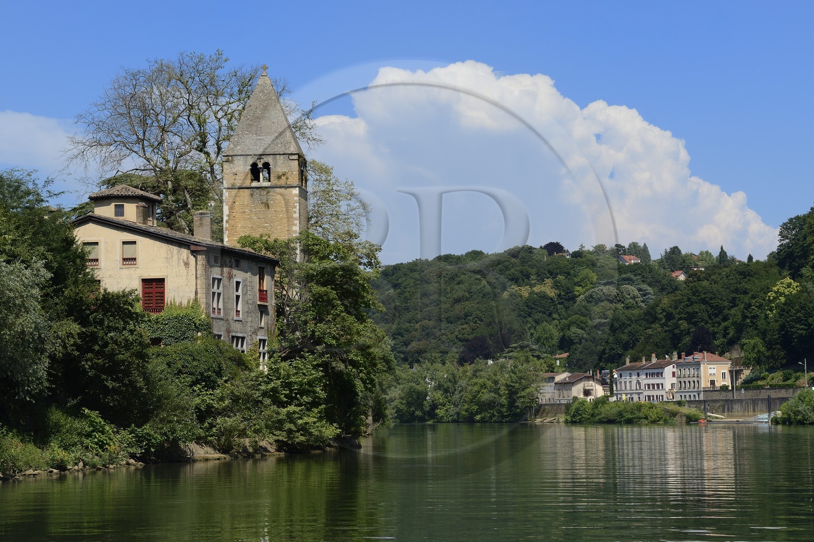 France, Rhône (69), Lyon, l'Ile Barbe située au milieu de la Saône, église romane Notre-Dame
