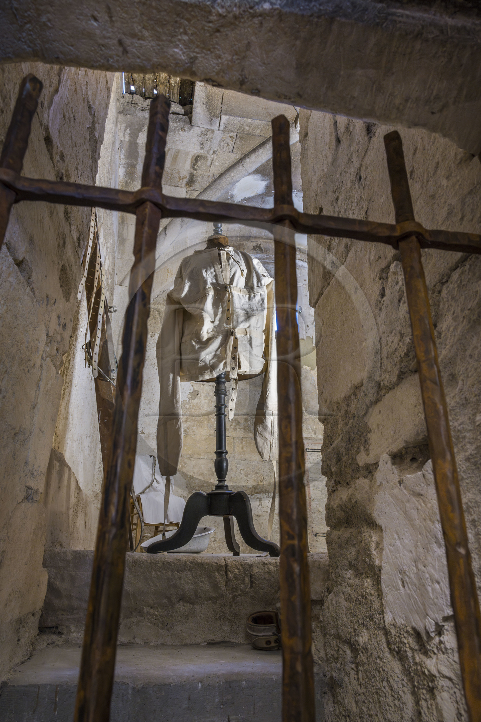 France, Bouches-du-Rhône (13), Parc Naturel Régional des Alpilles, Saint-Rémy-de-Provence, monastère Saint-Paul-de-Mausole, l'asile psychiatrique historique la Maison de santé Saint-Paul où Van Gogh fût interné en 1889-1890, camisole de force