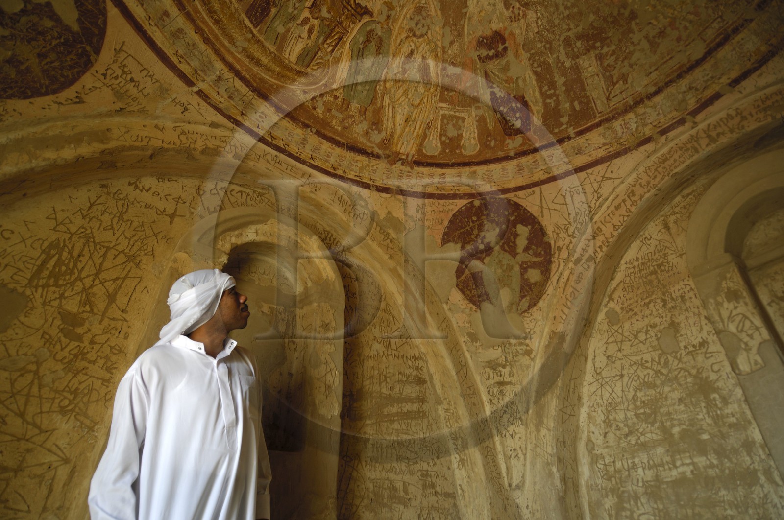Egypte, Haute Egypte, désert libyque, oasis de Kharga, nécropole copte de Bagawat du IIe au VIIe siècle après JC, intérieur de la Chapelle de la Paix