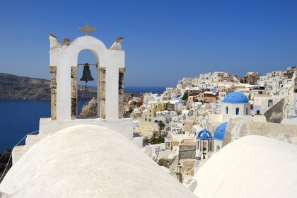 Grèce, Les Cyclades, mer Égée, île de Santorin (Thira ou Théra), le village de Oia qui surplombe la Caldera