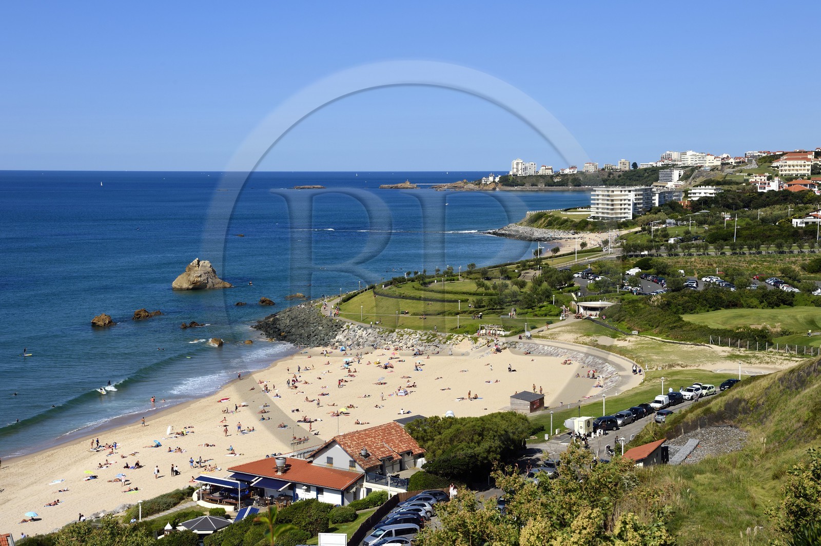 France, Pyrénées-Atlantiques (64), Pays-Basque, Biarritz, la plage d'Ilbarritz et le Rocher de la Vierge en arrière plan