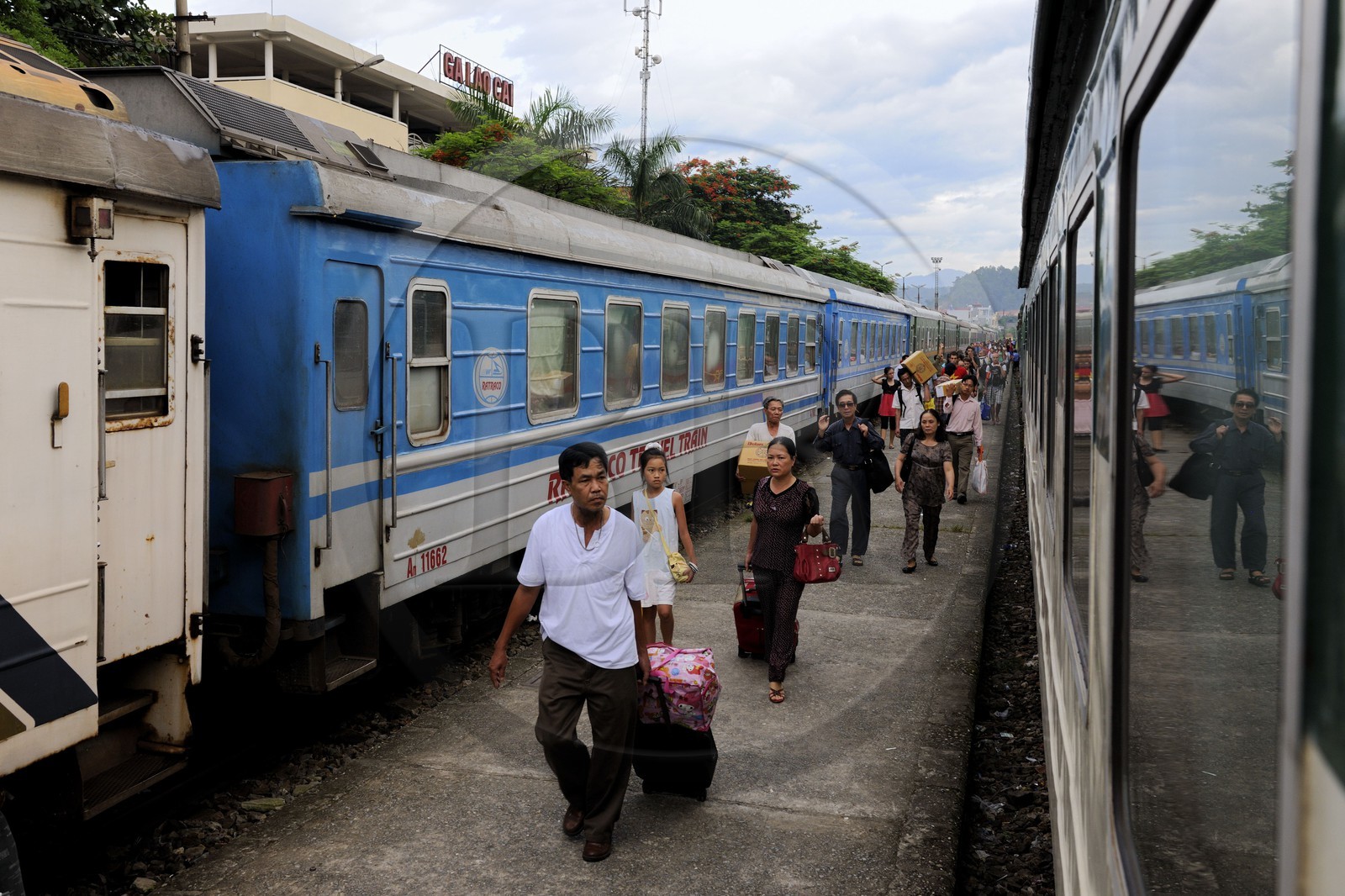 Vietnam, train de Hanoï à Lao Cai, arrivée du train de nuit