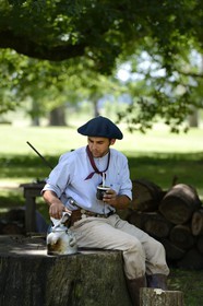 Argentine, province de Buenos Aires, San Antonio de Areco, estancia La Bamba de Areco, gaucho buvant du maté (infusion locale)