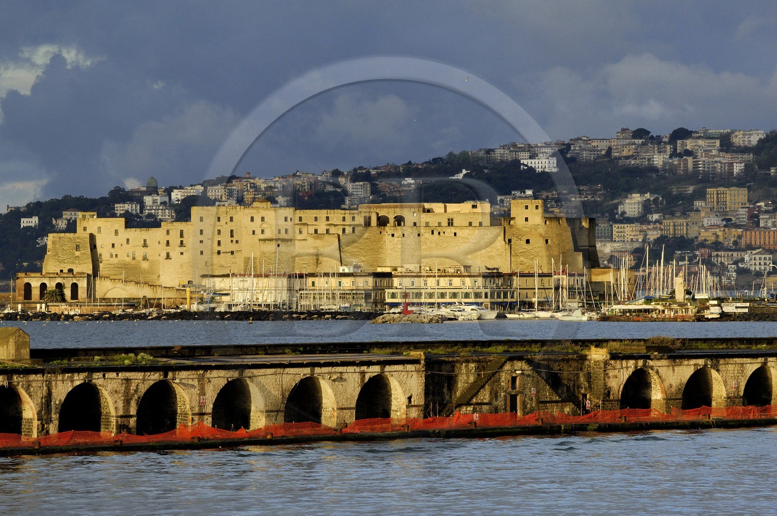 Italie, Campanie, Naples, centre historique classé Patrimoine Mondial de l'UNESCO, Castel dell'Ovo