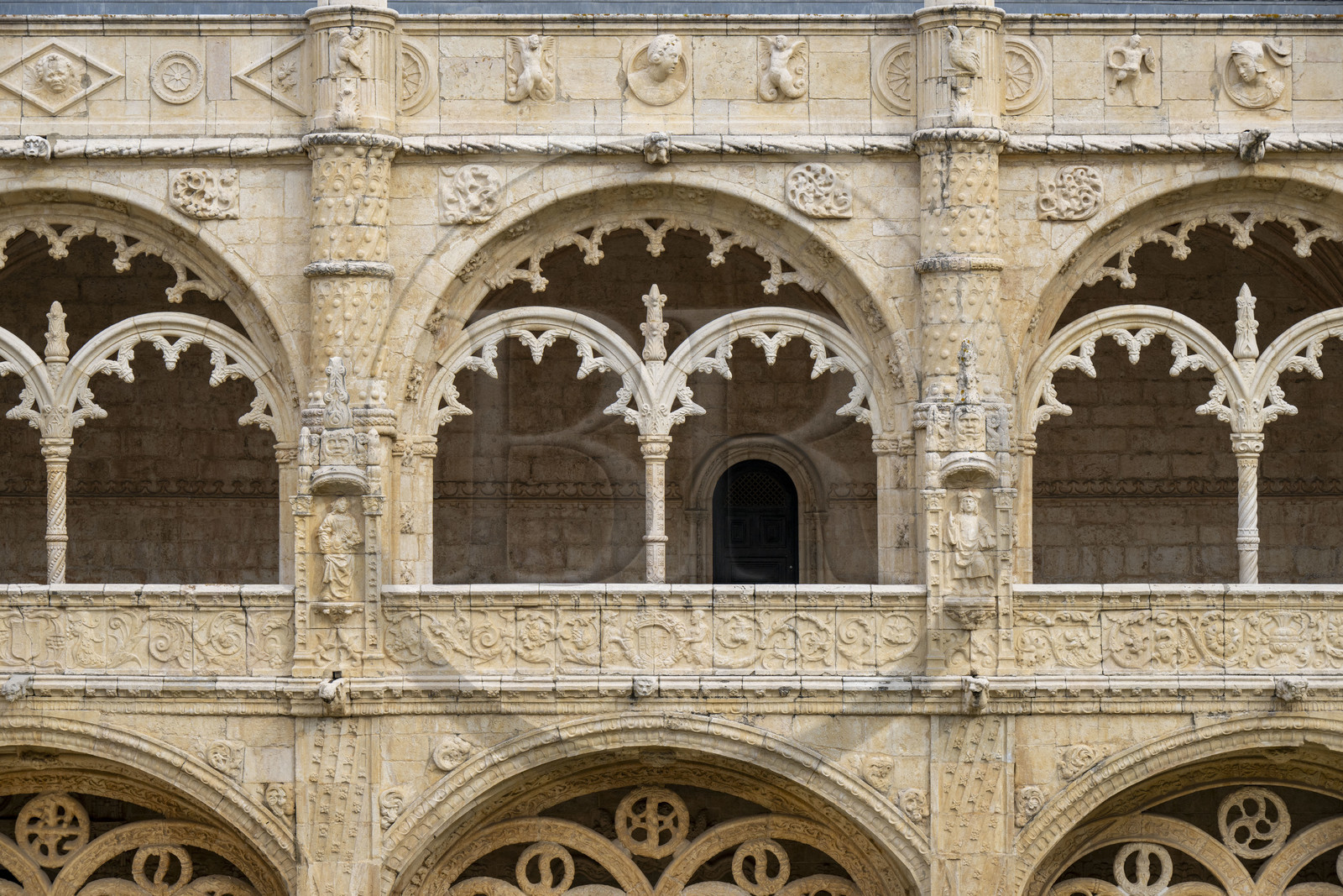 Portugal, Lisbonne, Bélem, Monastere des Hiéronymites (Mosteiro dos Jerónimos), classé Patrimoine Mondial de l'UNESCO, arcades du cloitre